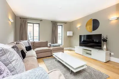 Image de Fantastic Multilevel 3br, Vibrant Angel, 5min Tube