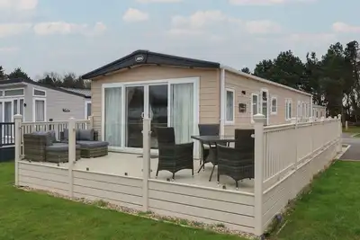 Whispering Willows, pet friendly, with a garden in Cayton Bay