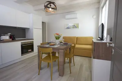 Image de [Center] New Two-room Apartment with A/C and WiFi