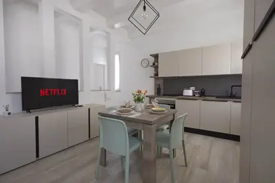 Image de [New] Spacious and Modern One-Bedroom Apartment with A/C and WiFi
