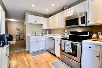 Image de Cozy modern 2-bedroom townhome with king suite in Shakopee