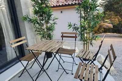 Image de Gîte \"Au Pied Du Mont Ventoux\" avec terrasse privée, Wi-Fi et climatisation