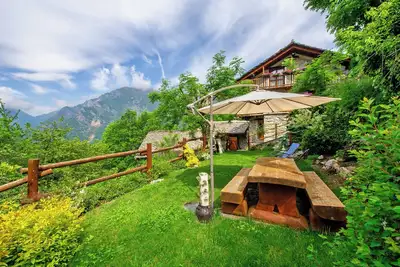 Image de Appartement de vacances \"Bnb Mont Mars Chambre Du Berger\" avec vue sur montagne
