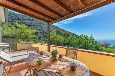 Image de Appartement 'Pettirosso Casa Vai' avec vue sur mer, Wi-Fi et climatisation