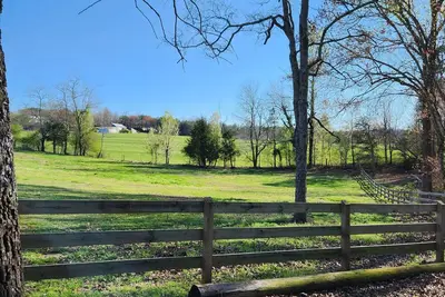 Image de Beautiful home on 5 acre gated horse farm 3. 5 miles from Tryon Equestrian Center