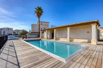 Image de 'Petite Maison Aigues Mortes' avec vue sur la mer, piscine partagée et Wi-Fi