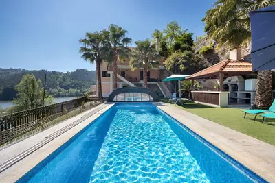 Image de Appartement 'Porto Douro - 1' avec piscine partagée, terrasse partagée et Wi-Fi