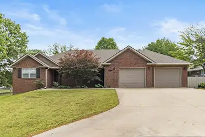 Image de Lakeview Home in serene setting, 3 mi to Grove! Perfect for families & fishermen