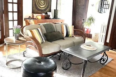 Image de Peaceful East Side-2 min Uwm-Dining-Coffee-Parking