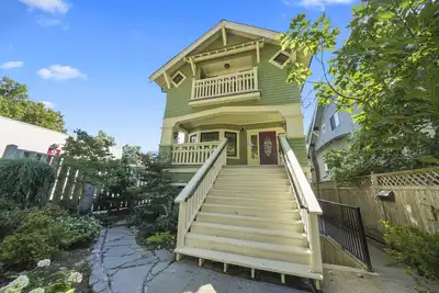 Image de Charming 3-bedroom home with WiFi + Ac in Vancouver’s Kitsilano; Sleeps up to 8