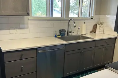 Image de Beautifully remodeled 1950's home located right downtown