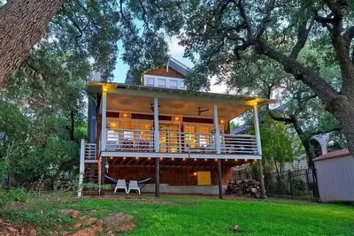 Image de The Snug- Lakefront house, water toys, & boat dock