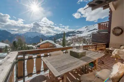 Image de Beautiful 3 bedroom duplex fully renovated with magnificent mountain views!