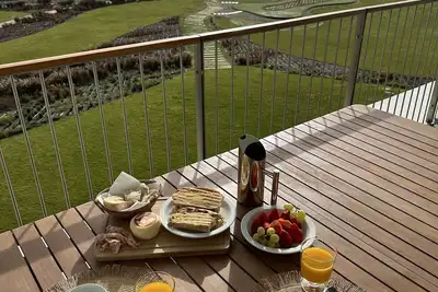 Image de Luxury new, beachfront ocean view, 3-bedrooms! \nGym, heated indoor pool & Spa.