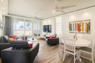 Image de Across from Beach, ocean view, pool, parking, cold Ac