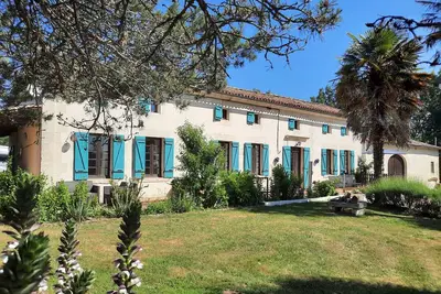 Gîte Lavande. Prachtig Gerestaureerde Gite met Verwarmd Zwembad in de Charente