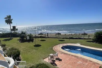 Image de Charming renovated apartment on the coastline with pool. Top location!