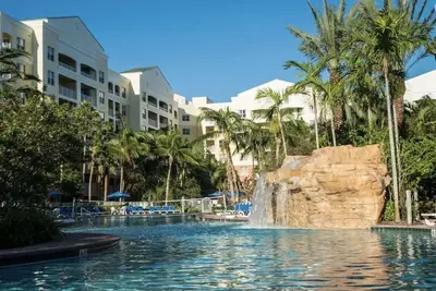 Cozy Luxury 1-bedroom condo in welcoming Weston with Ac, Wifi, fitness room
