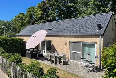 Image de Maison de vacances en bordure de bois et mer, terrasse et jardin plein sud!
