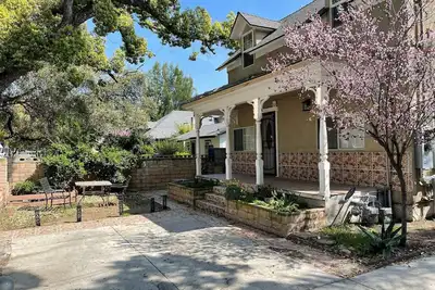 Cozy and quaint home in Pasadena!