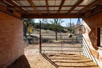 Image de 3800 square foot house on 40 acres. Very private
