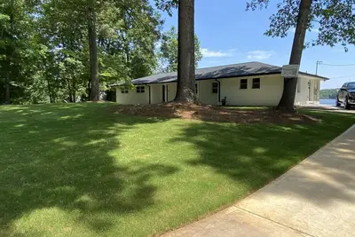 Image de Picturesque 4-bedroom Lakehouse in Stockbridge, Ga with fishing gear & bicycles