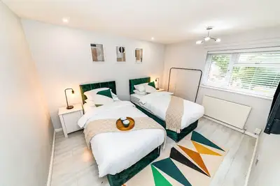 Image de Modern 3 Bedroom House Nec Contractors and Leisure