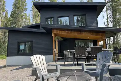 Image de A Cozy Outdoorsman's Retreat in the Heart of the Rocky Mountains
