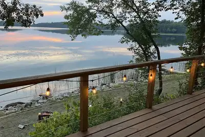 Image de Peaceful 3-bedroom cabin on a serene, secluded lake with kayaks and a canoe
