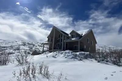 Image de Luxurious retreat nestled near Fairview, Utah! Perfect for family reunions!