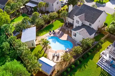Luxe 2 King Suites! Pool, Hot Tub & 2 Mi to Beach