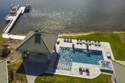 Image de Luxury Lakefront Retreat Private Dock & Stunning Views!