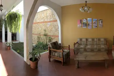 “Donde Chiqui” Cozy House two blocks from La Merced Church