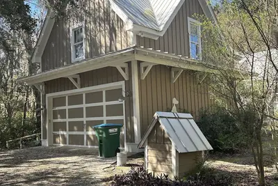 Image de Carriage house on the Bluff