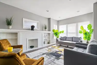 Image de Spacious 8 Bdrm + 2 Kitchens + Garage! Sleeps 16!