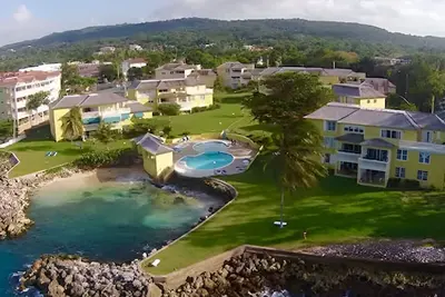 Cozy 2-bedroom apartment with Ac and WiFi in Ocho Rios jamaica