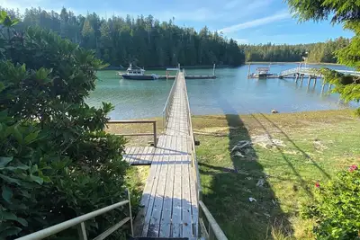 Image de Entire cottage in Bamfield, oceanfront property Hilltop cabin with dock.