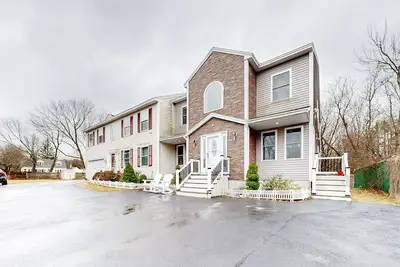 Image de Spacious, upper-level duplex condo near Portland & beautiful beaches