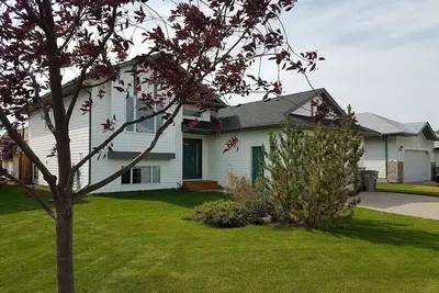 Image de Bright 5 Bedroom Home- The Royal Oaks Lodge