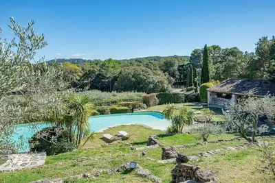 Image de Propriété typiquement provençale dans les Alpilles - 18 pers