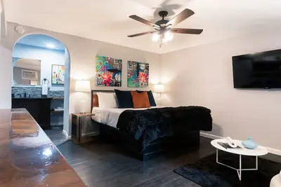 Image de Your Montrose Studios! Sleeps 60/30br/30ba/25pa ⭐️⭐️⭐️⭐️⭐️