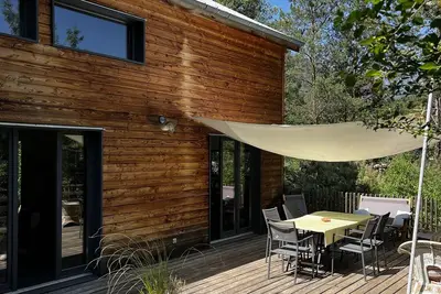 Une maison au bord de la rivière - 1h de Nice