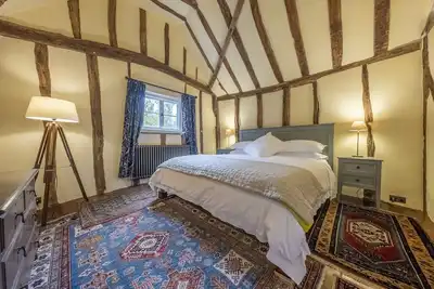 Image de Medieval house with wonky beams and sloping wooden - Duke's Lodge