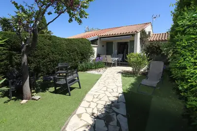 Image de St Cyprien Maison fleurie quartier calme proche des plages