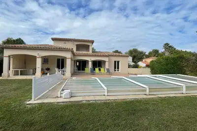 Image de Magnifique Villa piscine privée vélos et wifi