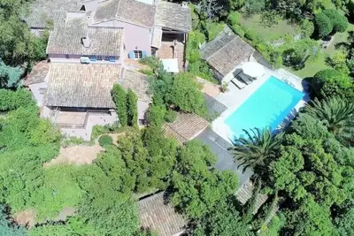 Image de Golfe St Tropez. Proximité plages. Propriété avec piscine. Idéale grands groupes