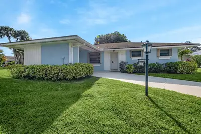 Image de Country Club Haven: 3-Mth Villa in Waterfront Community, Pet-Friendly