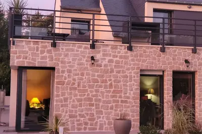 Image de Grande maison avec piscine, plage du Magouero, Plouhinec dans le Morbihan.