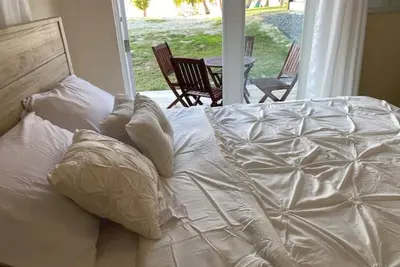 Image de Lovely 2-bedroom with private beach, cabana, patio