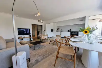 Image de Lovely spacy appartement with 2 terraces at 50m from the sea!